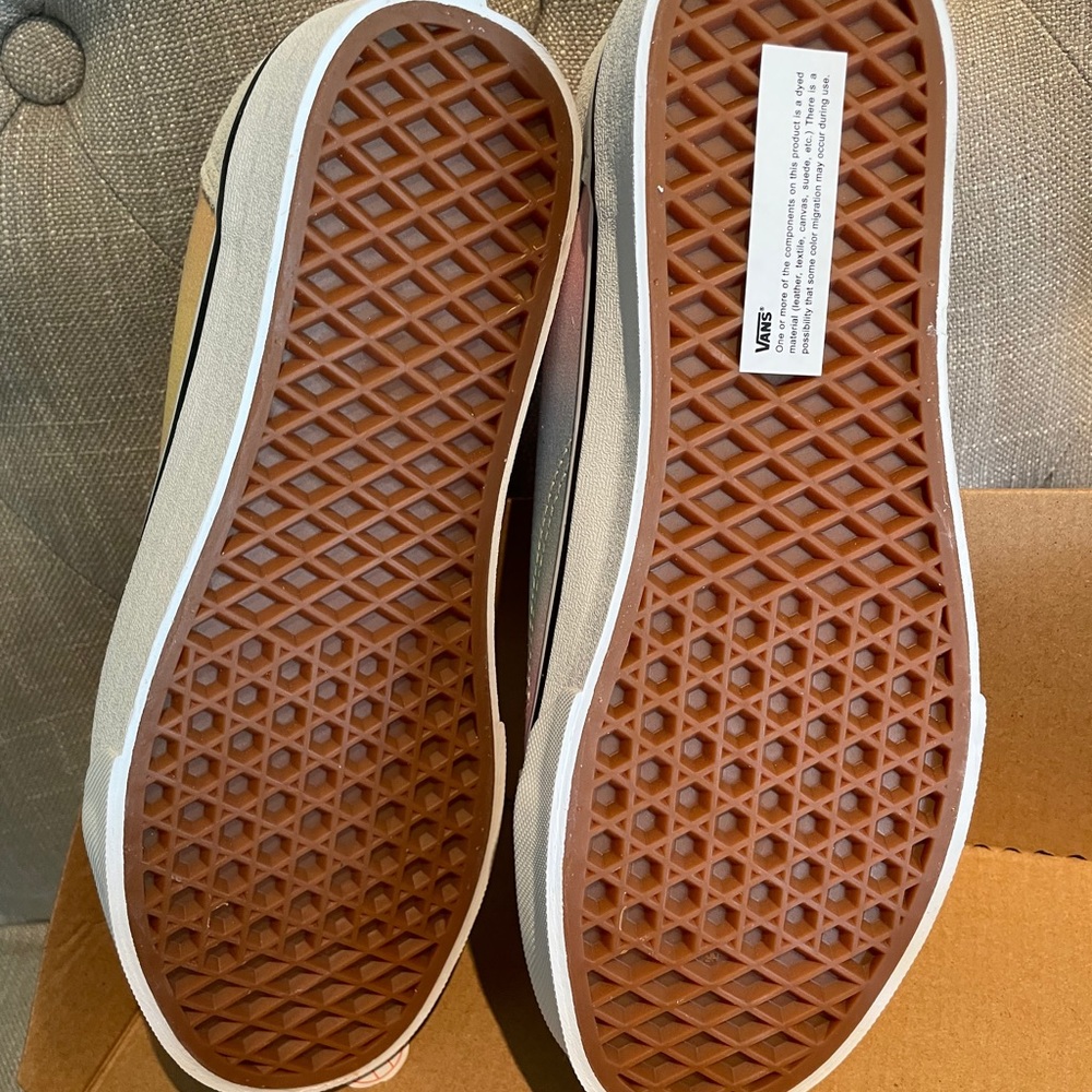 NWT Vans women’s tie dye shoe - Picture 4 of 5